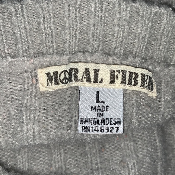 sweater - Picture 3 of 3